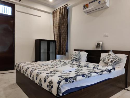 Malviya Nagar Apartment | Discover RajKamal Villa: Pet-Friendly Family Retreat