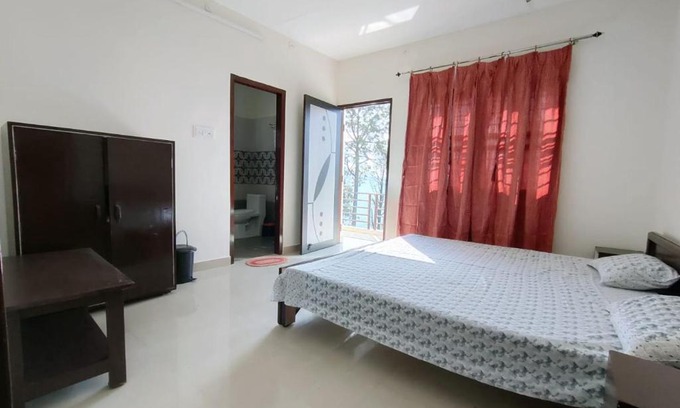 Vijaypur House | Rajlaxmi Palace: Family-Friendly Escape with Breakfast Included