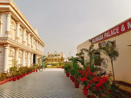 Singrauli Hotel | Discover Rajwada Palace with Pet-Friendly Amenities
