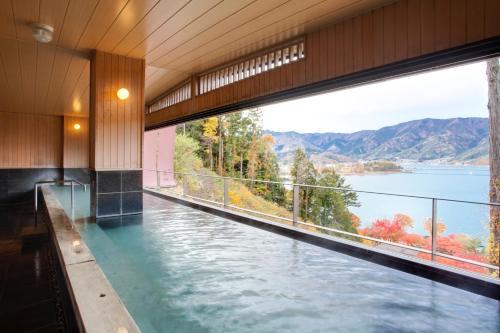 Azagawa Hotel | Relax at Rakuyu: 4-Star Retreat with Hot Tub & Dining