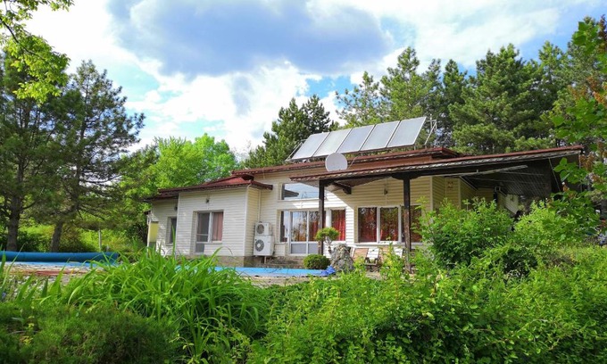Kyulevcha House | Pet-Friendly Ralitsa Guest House with Ocean View & Pool
