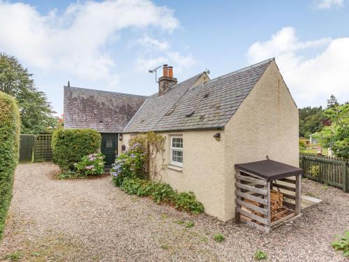 Newtyle House | Pet-Friendly Ralston Bothy: 4-Star Guest Rated Retreat