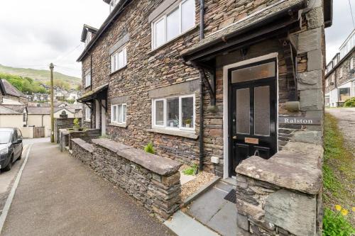 Ambleside House | Unforgettable Ralston Stay: Guest Rated 10/10, Family-Friendly