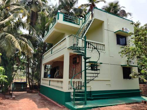 Ratnagiri House | Experience Rama Niwas Beach Home Stay: 10/10 & Pet Friendly