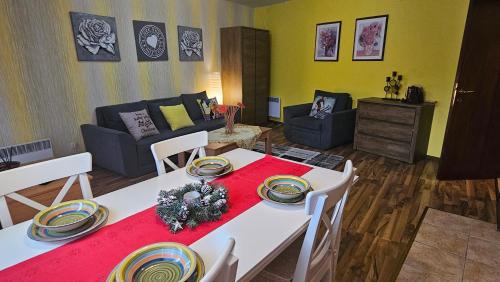 Shiligarnika Apartment | Ramada 2 Ski Apartment: Pet-Friendly Retreat with High Rating