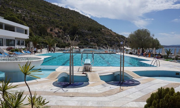 Loutraki-Agioi Theodoroi Hotel | Ocean View Retreat at Ramada by Wyndham Loutraki Poseidon