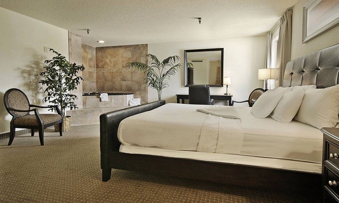 Bettendorf Hotel | Discover Ramada by Wyndham Bettendorf: Family-Friendly Stay