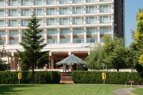 Sector 1 Hotel | Relax at Ramada by Wyndham Bucharest Parc Hotel
