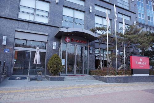 Dongtan Hotel | Discover Ramada by Wyndham Dongtan - Family-Friendly Comfort