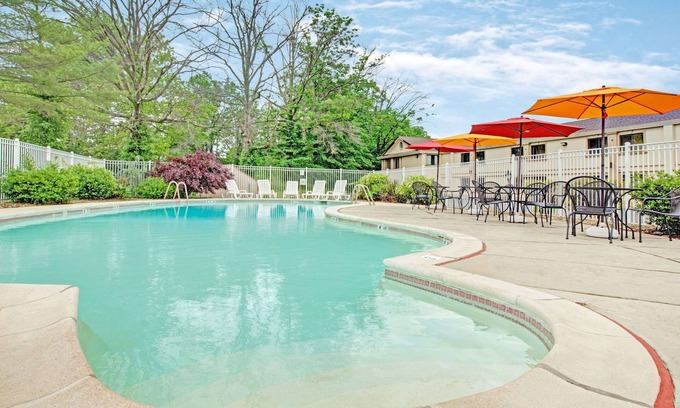 Flemington Hotel | Welcoming Stay at Ramada by Wyndham Flemington with Pool