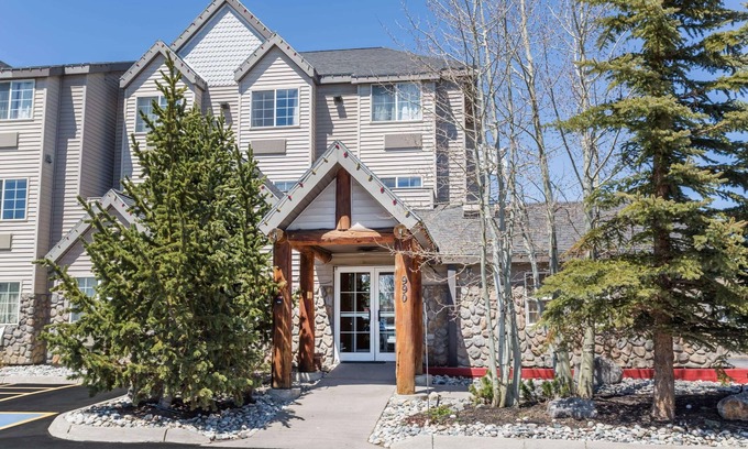 Frisco Hotel | Discover Ramada by Wyndham Frisco: Family-Friendly Retreat