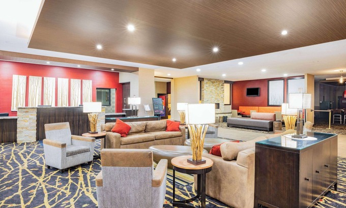 Grand Forks Hotel | Family-Friendly Retreat at Ramada by Wyndham Grand Forks