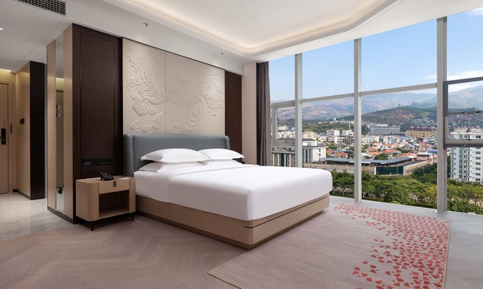 Kaiyuan Hotel | Experience Comfort at Ramada by Wyndham Honghe Kaiyuan