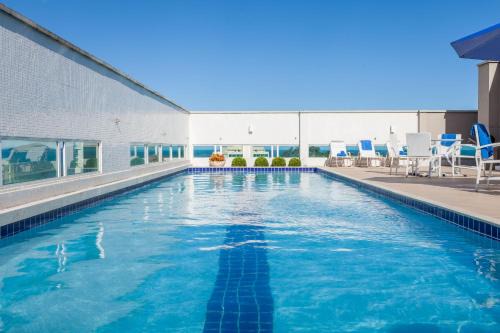 Macae Hotel | Discover Comfort at Ramada by Wyndham Macae Hotel & Suites