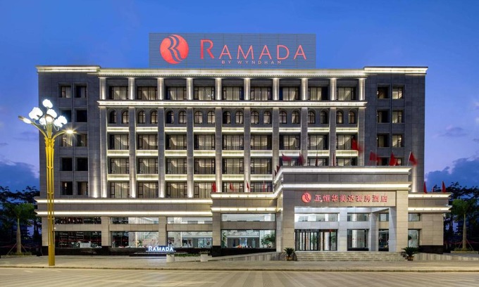 Honghe Hotel | Budget-Friendly Ramada by Wyndham Mengzi Suites Awaits