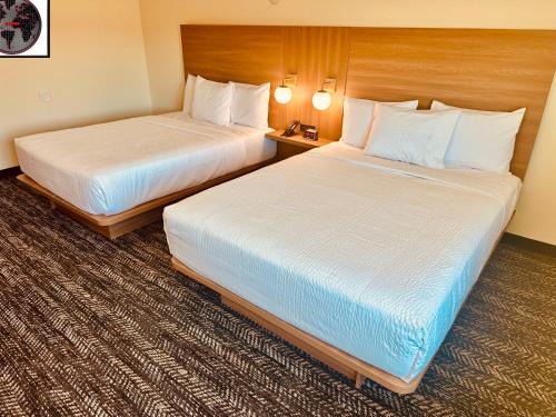 Merced Hotel | Convenient Motel 6 in Merced, CA with Pool & Breakfast