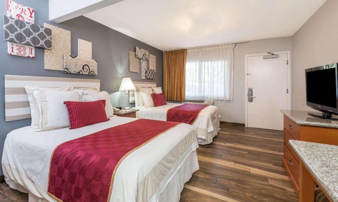 Midway-Pacific Highway Hotel | Convenient Ramada by Wyndham near SeaWorld & Mission Beach