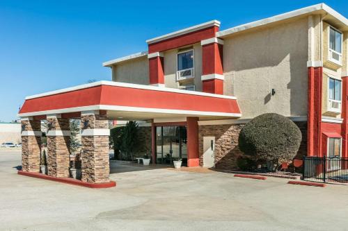 Central Oklahoma City Hotel | Convenient Stay at Ramada by Wyndham Oklahoma City Airport