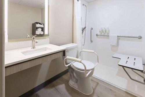 Parsippany Hotel | Discover Family-Friendly Stays at Ramada by Wyndham Parsippany