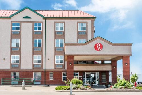 Sherwood Park Hotel | Comfortable Stay at Ramada by Wyndham Sherwood Park