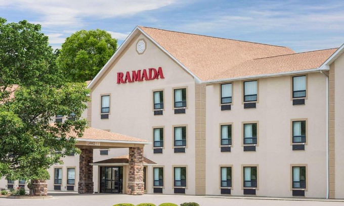 Strasburg Hotel | Pet-Friendly Retreat at Ramada by Wyndham Strasburg Dover