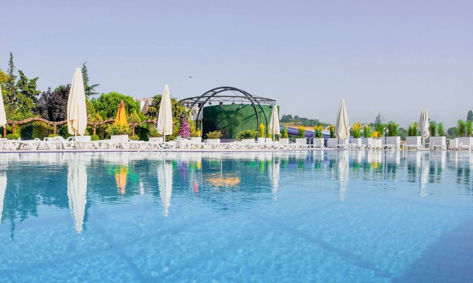Suleymanpasa Hotel | Ramada by Wyndham Tekirdag: 5-Star Stay with Spa & Pool