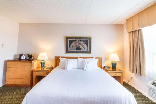 Thunder Bay Hotel | Enjoy Your Stay at Ramada by Wyndham Thunder Bay Airlane