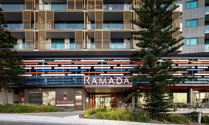 Scarborough Hotel | Discover Ramada by Wyndham VetroBlu Scarborough Beach