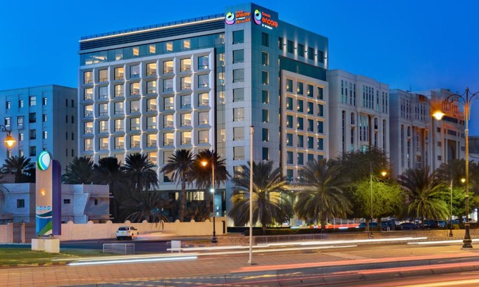 Al Ghubrah Ash Shamaliyyah Hotel | Stylish Ramada Encore: 4-Star Comfort with Ocean Views