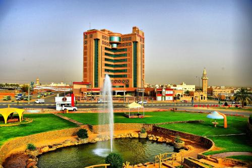 Bukayriah Hotel | Elegant Ramada Hotel & Suites Al Qassim with Pool & Spa