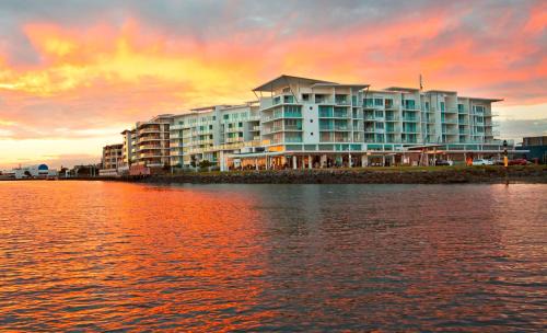 Ballina Hotel | Explore Ramada Hotel & Suites: Family-Friendly Getaway