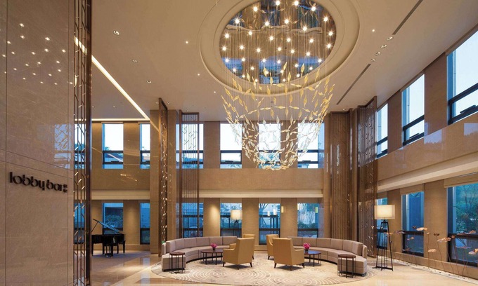 Lixia District Hotel | Discover Ramada Jinan: 4-Star Stay with Pool & Dining