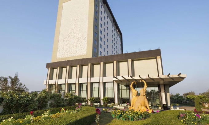 Agra Hotel | Ramada Plaza by Wyndham Agra