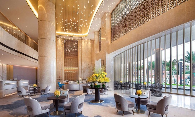 Chengjiang County Hotel | Discover Ramada Plaza Fuxian Lake: Family-Friendly Haven