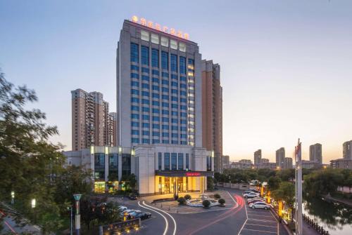 Kunshan Hotel | Discover Ramada Plaza Qiandeng Kunshan with Pool & Hot Tub