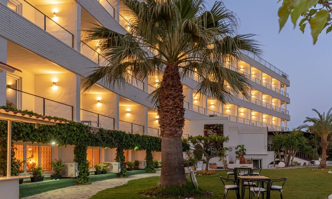 Puerto de Mazarron Hotel | Discover Ramada Resort by Wyndham in Puerto de Mazarron