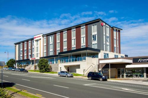 Albany Apartment | Elegant Ramada Suites by Wyndham Albany with Hot Tub & Kitchen