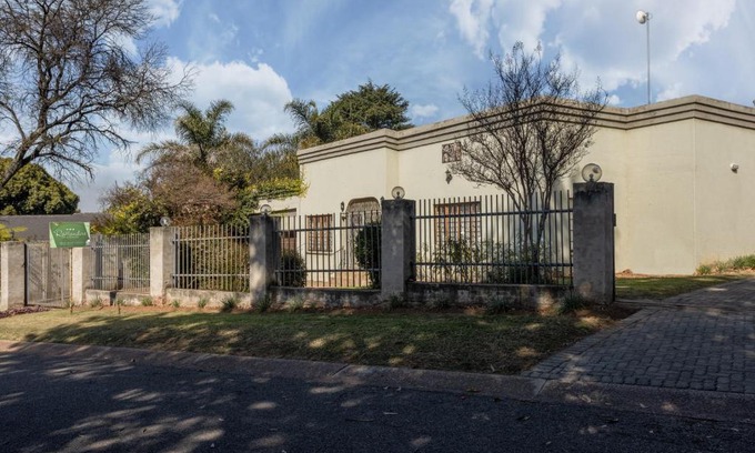 Emalahleni Bed & Breakfast | Cozy Ramandire B&B: Wheelchair Accessible with Breakfast