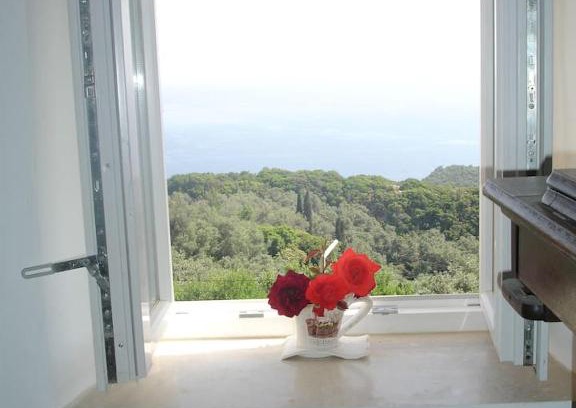 Lakones Apartment | Welcoming Stay at Rambely House with Family-Friendly Amenities