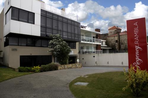 Carrasco Apartment | Oceanfront Rambla Apartamentos: Ideal for Families and Pets