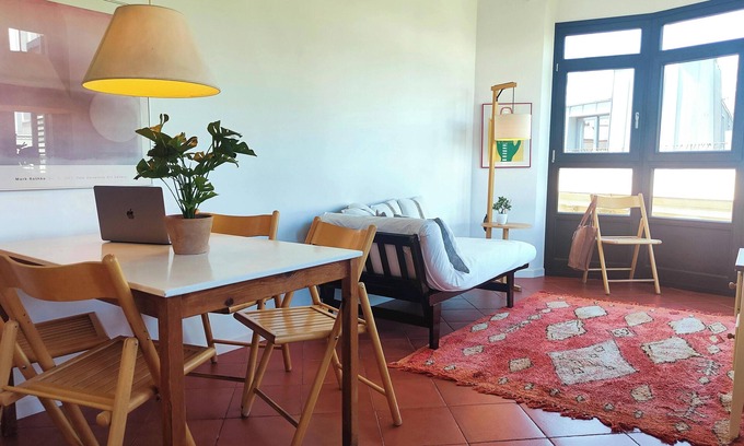 Gothic Quarter Apartment | Rambla C: Perfect Getaway for Couples with Inspiring Views