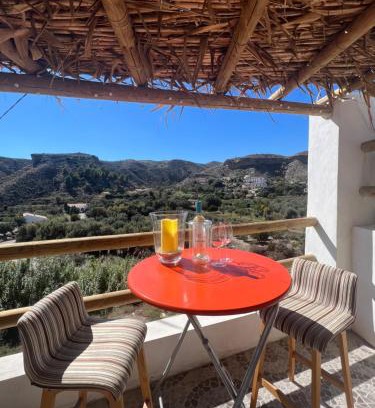 Locaiba Apartment | Relaxing Self-Catering Apartment with Pool & Oceanfront Views