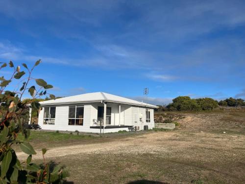 Waterhouse House | Discover Ramblers Croft: Pet-Friendly Retreat with WiFi