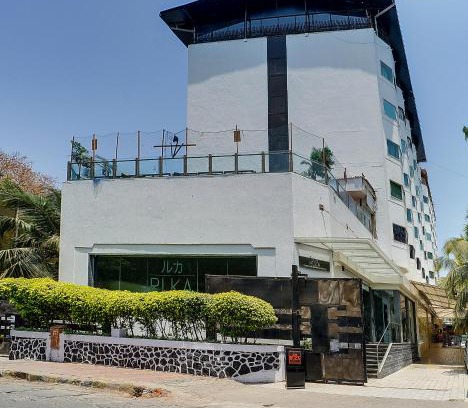 Juhu Hotel | Relax at Ramee Guestline Hotel Juhu with Pool & Spa