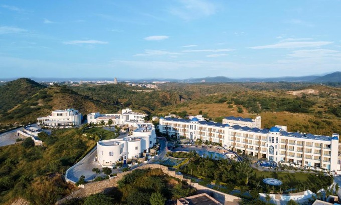 Udaipur Resort | Elegant Ramee Royal Resort & Spa: Poolside Oceanfront Retreat