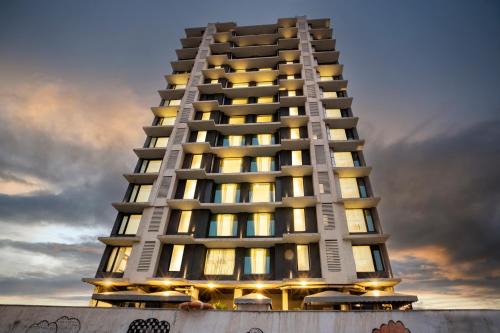 Khar Apartment | Discover Ramee Techome: Family-Friendly Retreat with Pool
