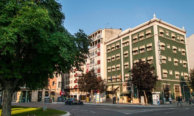 Lleida Hotel | Family-Friendly Stay at Ramon Berenguer IV with Dining