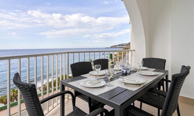 Almunecar Apartment | Elegant Apartment with Garage and Ocean View in Almuñecar