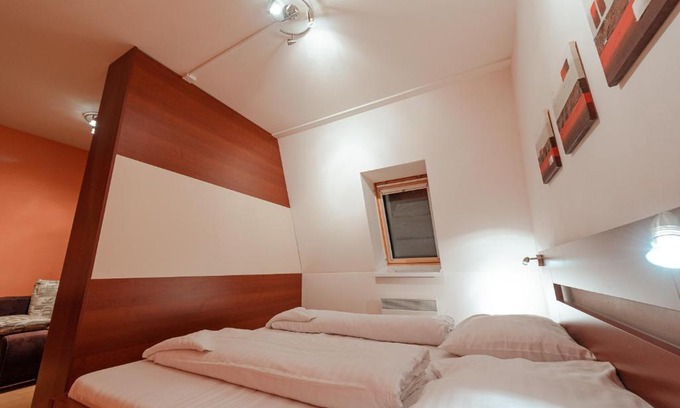 Ostruzna Apartment | Pet-Friendly Retreat at Ramzová Pod Klínem - Top Rated Stay