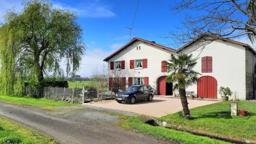 Amou Bed & Breakfast | Discover Ranch Bignaou: Wheelchair Accessible Retreat